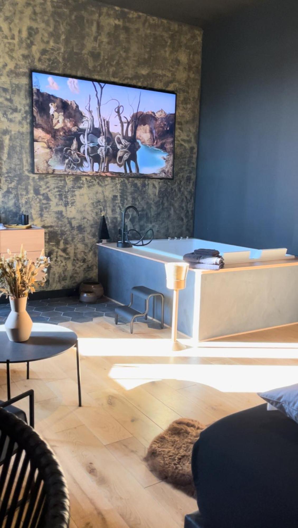 Queen Room Spa Bath